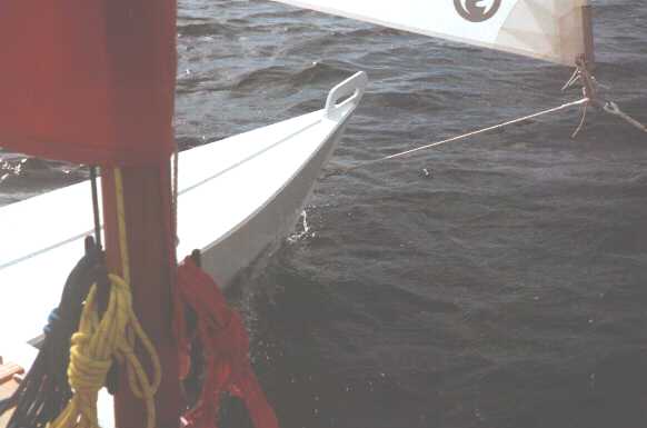 [bows sailing (17kb)]