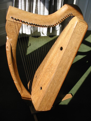 Wire strung harp